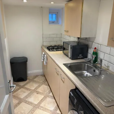 1 Bedroom - - Near Centre - Elland Road Leeds (West Yorkshire)