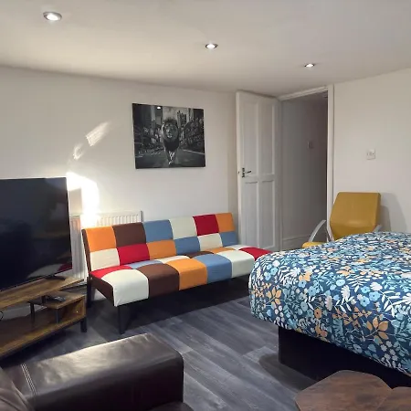 1 Bedroom - - Near Centre - Elland Road Holiday home *