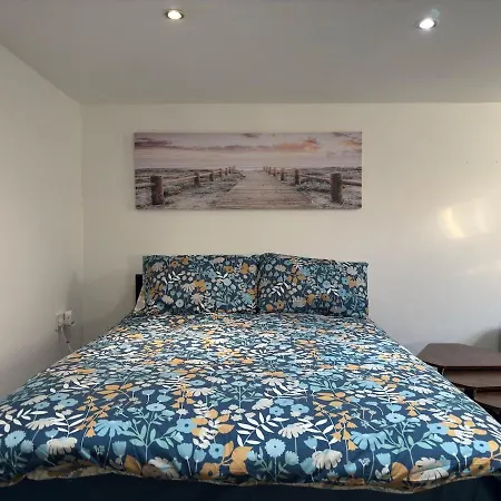 1 Bedroom - - Near Centre - Elland Road *