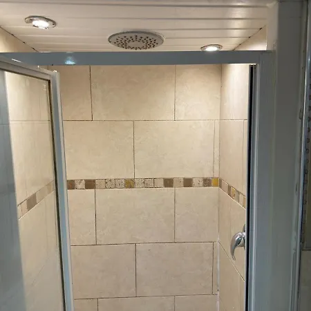 1 Bedroom - - Near Centre - Elland Road Leeds (West Yorkshire)