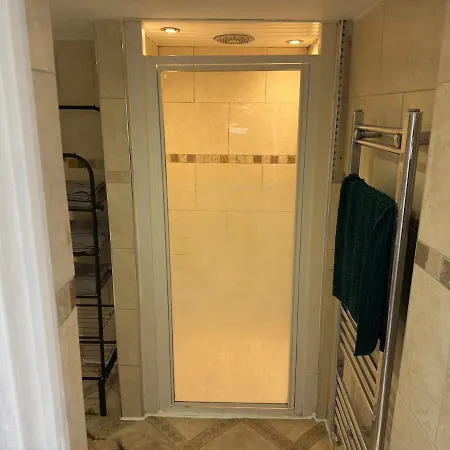 Holiday home 1 Bedroom - - Near Centre - Elland Road