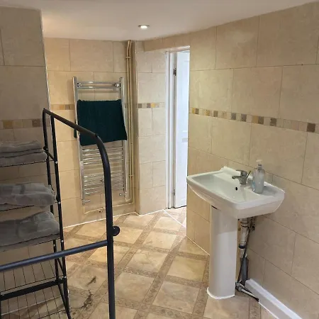 1 Bedroom - - Near Centre - Elland Road