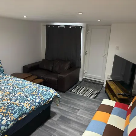 1 Bedroom - - Near Centre - Elland Road Leeds (West Yorkshire)
