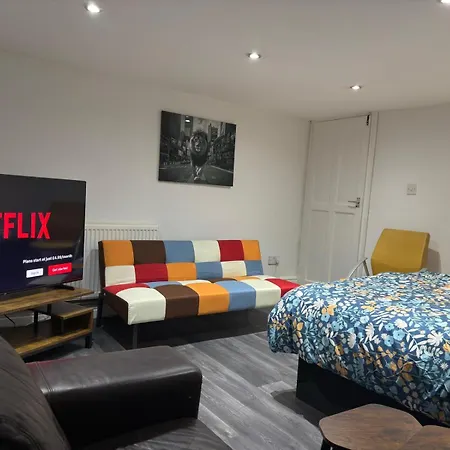 1 Bedroom - - Near Centre - Elland Road * Leeds (West Yorkshire)